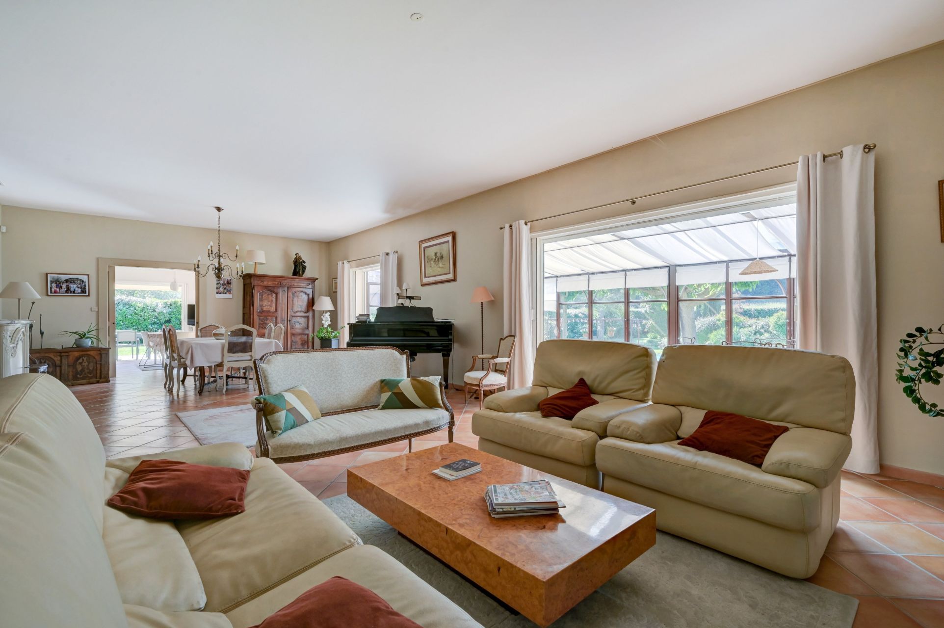 luxury house 10 Rooms for sale on BOUC BEL AIR (13320)