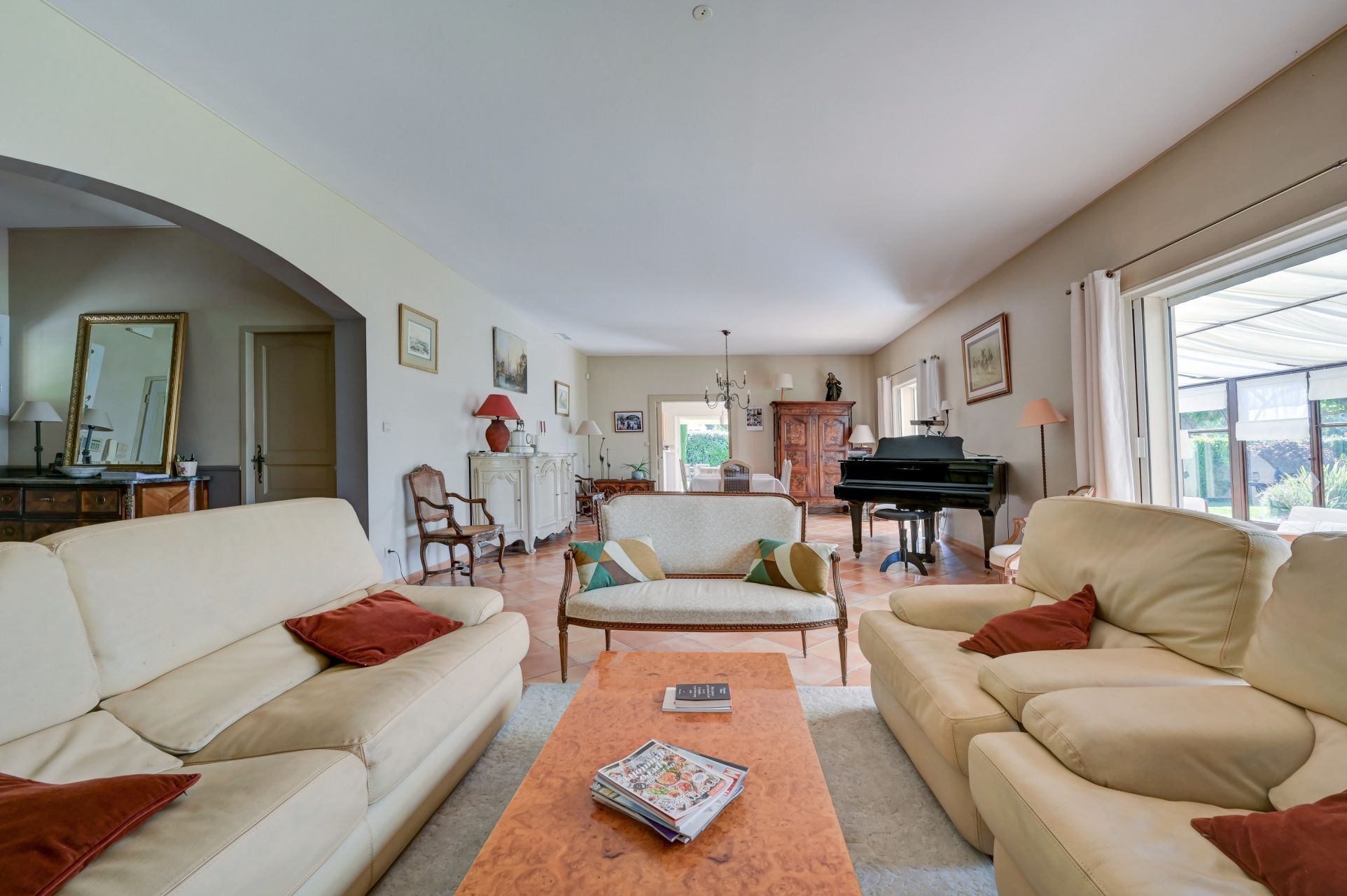 luxury house 10 Rooms for sale on BOUC BEL AIR (13320)