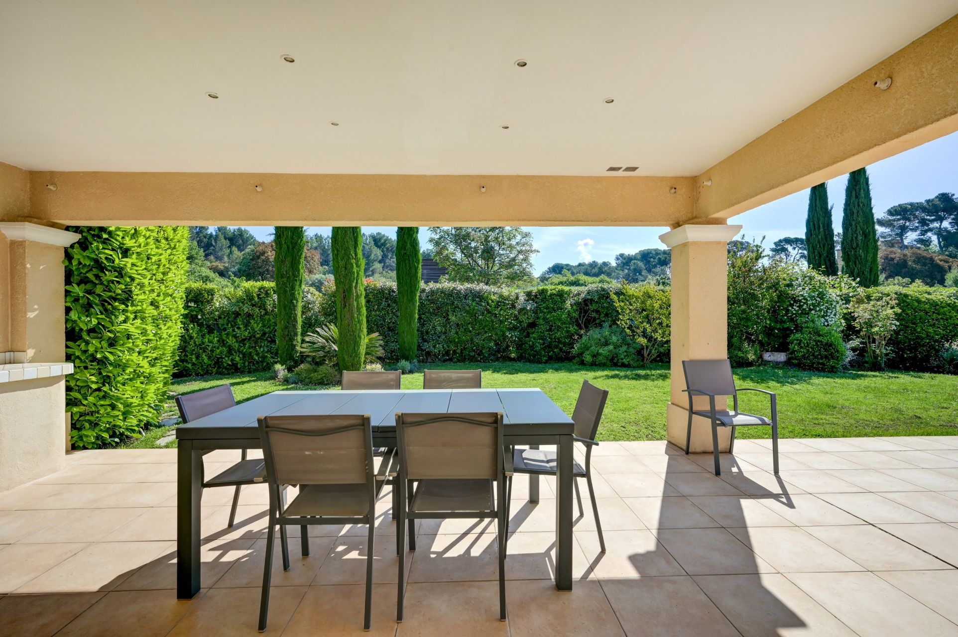 luxury house 10 Rooms for sale on BOUC BEL AIR (13320)