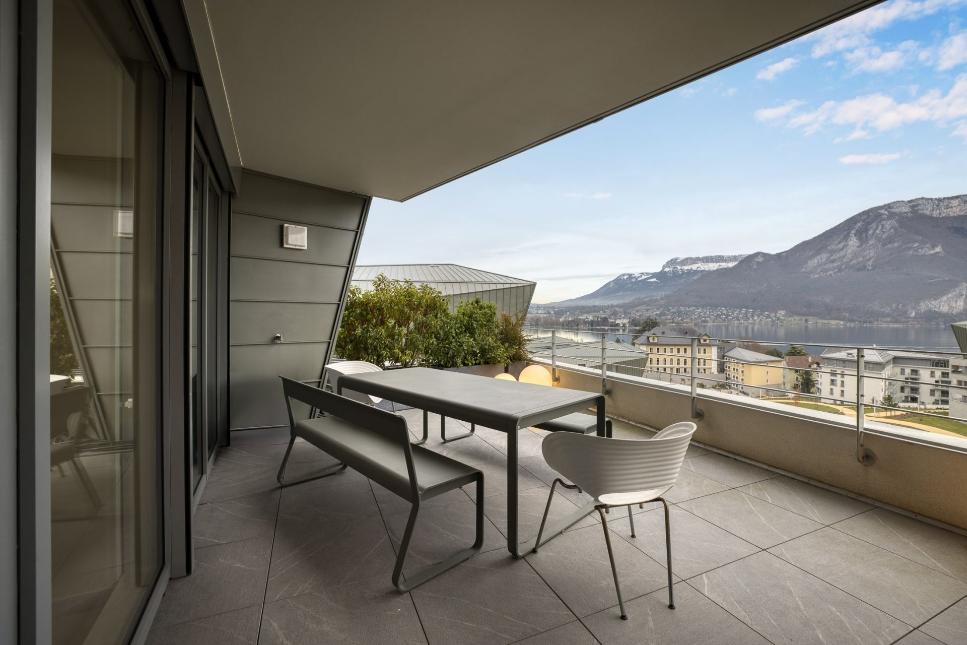 luxury apartment 5 Rooms for sale on ANNECY (74000)