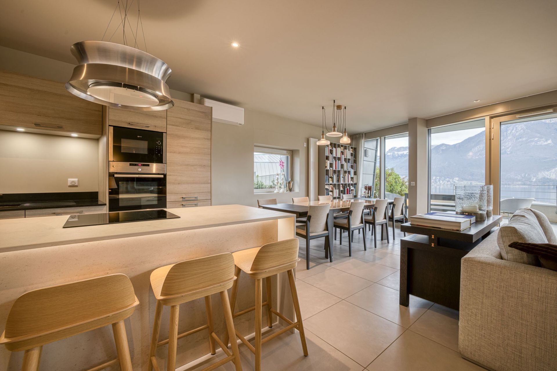 luxury apartment 5 Rooms for sale on ANNECY (74000)