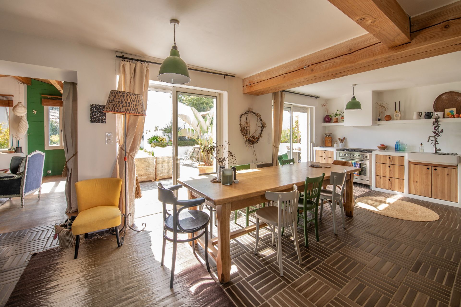 luxury house 8 Rooms for sale on L EPINE (85740)