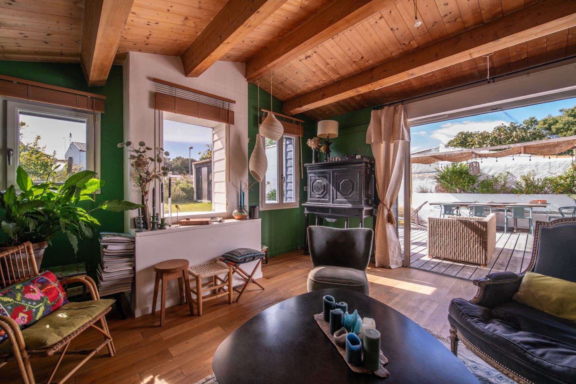 luxury house 8 Rooms for sale on L EPINE (85740)