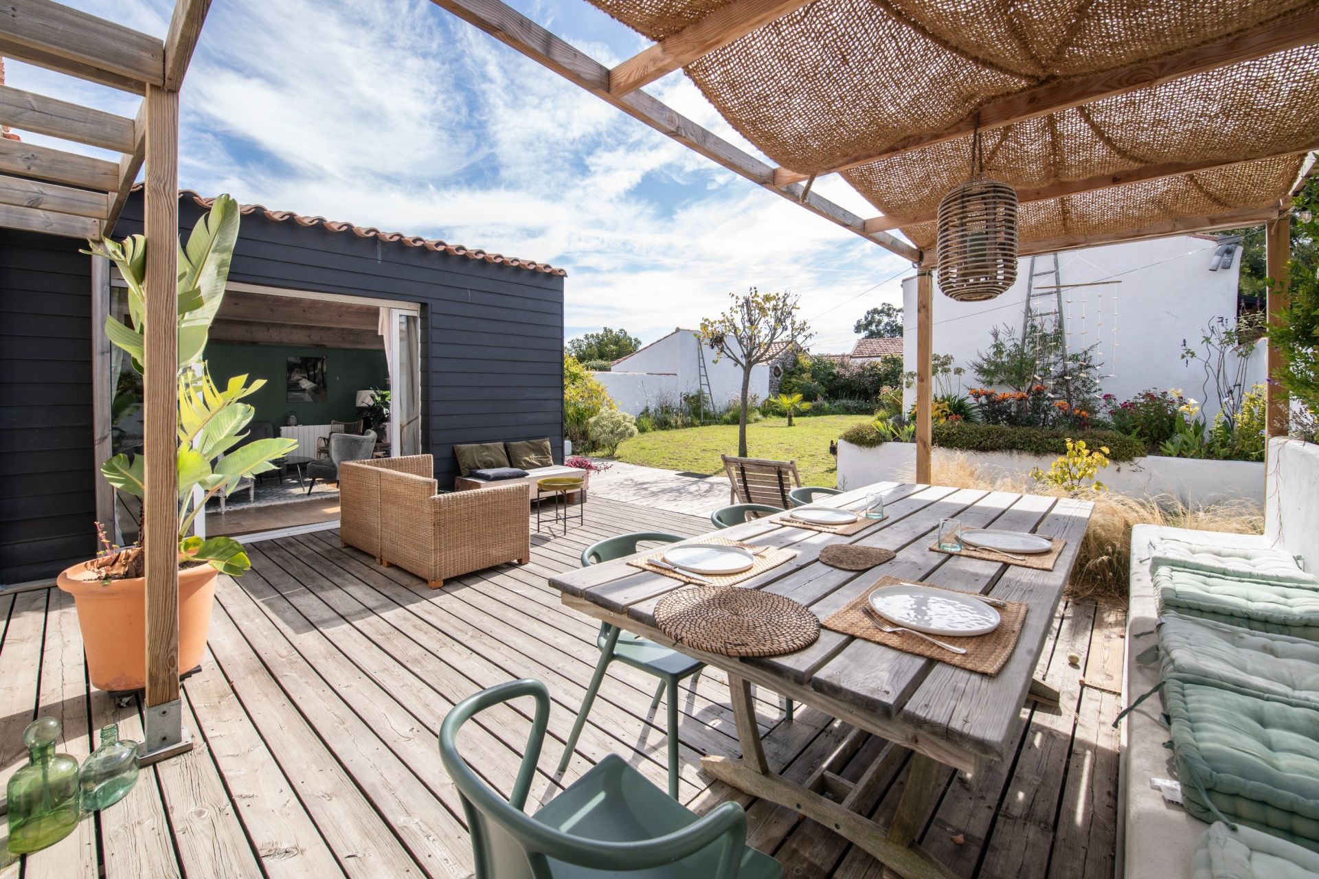 luxury house 8 Rooms for sale on L EPINE (85740)