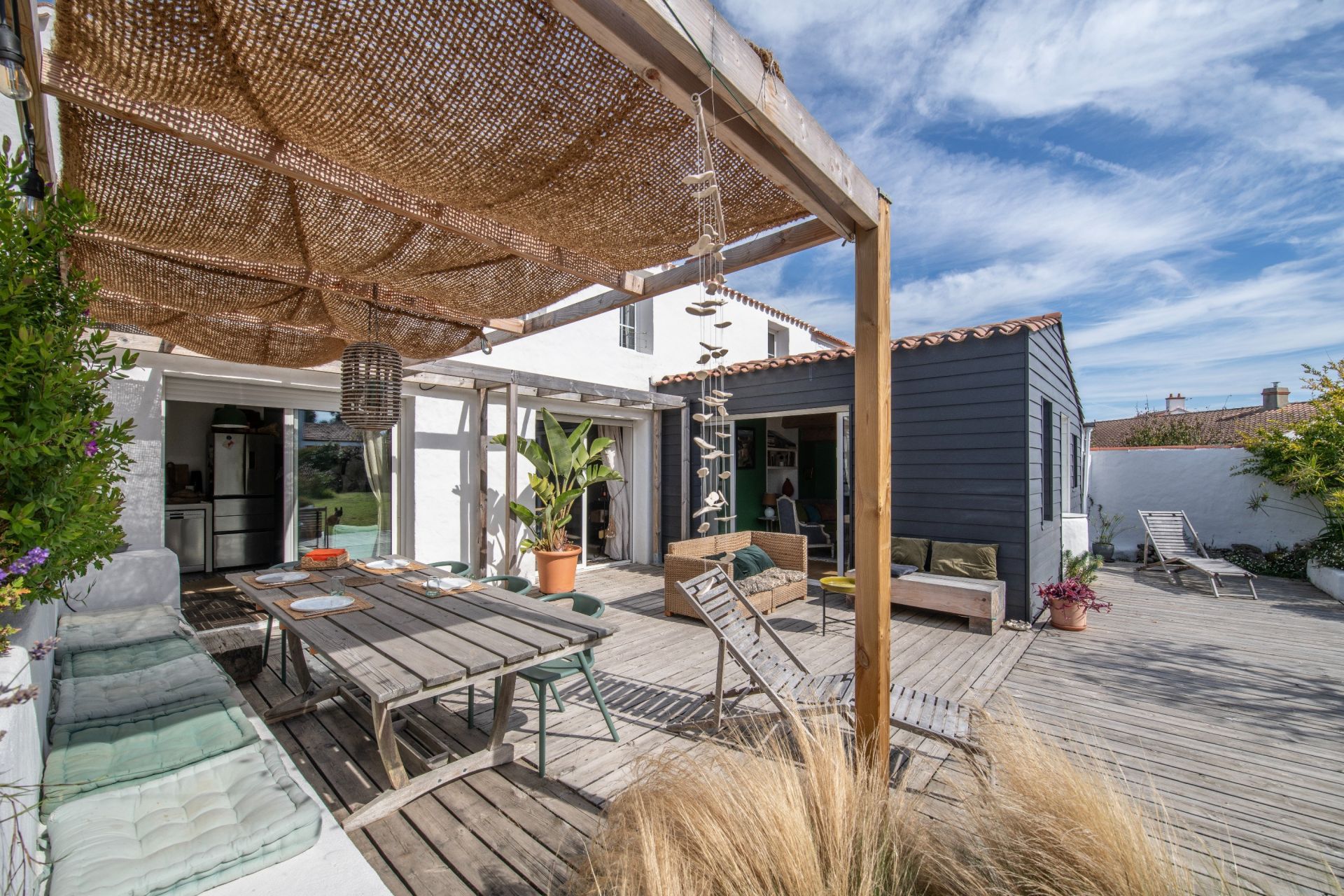 luxury house 8 Rooms for sale on L EPINE (85740)