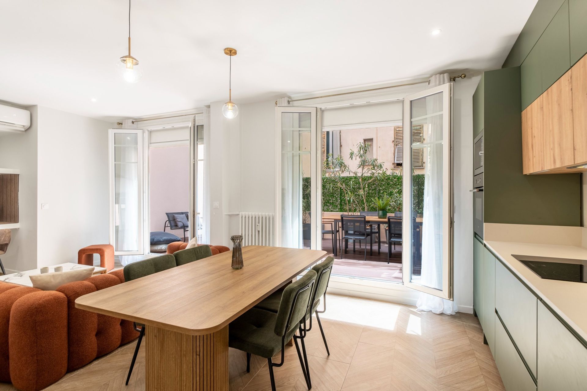 luxury apartment 4 Rooms for sale on NICE (06000)