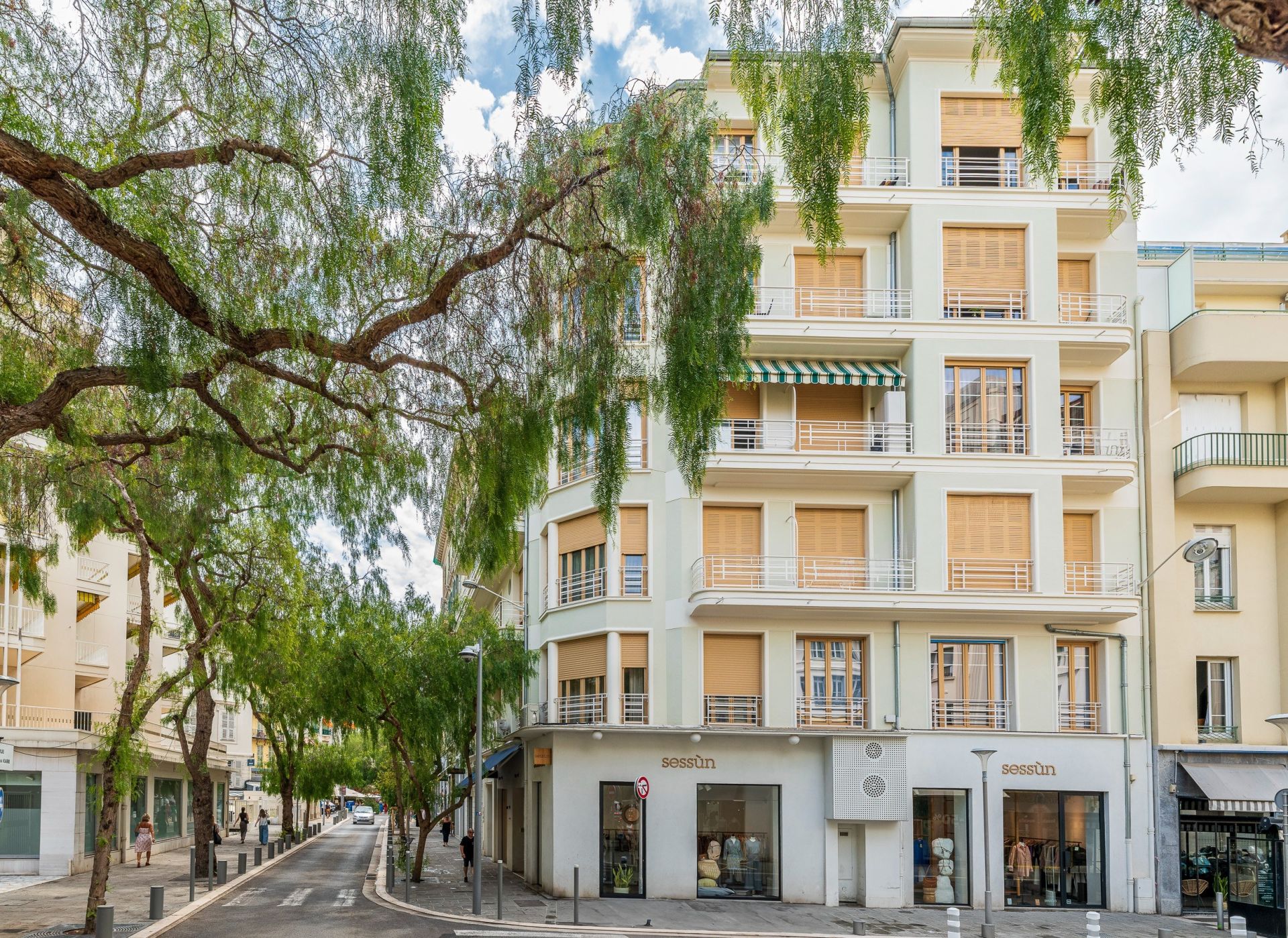 luxury apartment 4 Rooms for sale on NICE (06000)