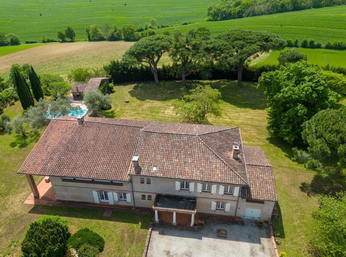 luxury house 20 Rooms for sale on VERFEIL (31590)