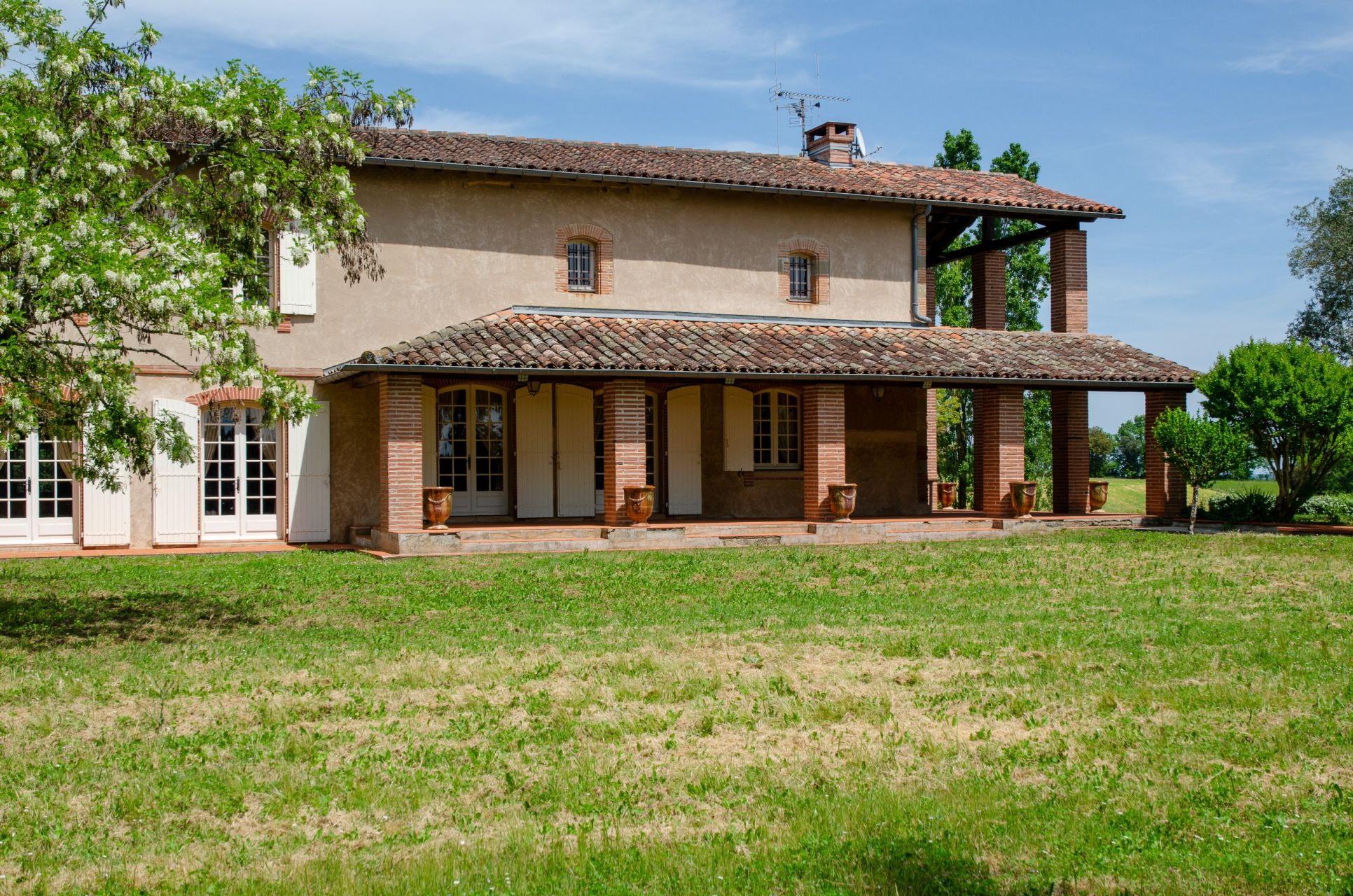 luxury house 20 Rooms for sale on VERFEIL (31590)