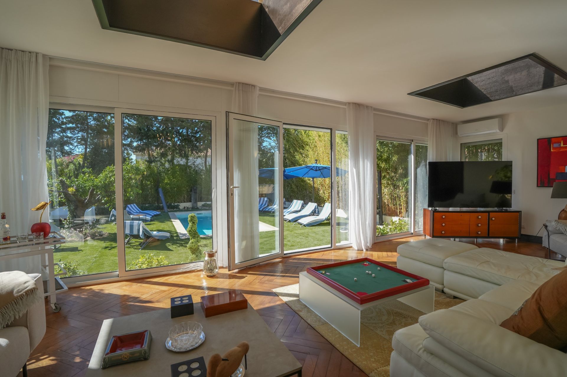 luxury villa 6 Rooms for sale on LE CANNET (06110)