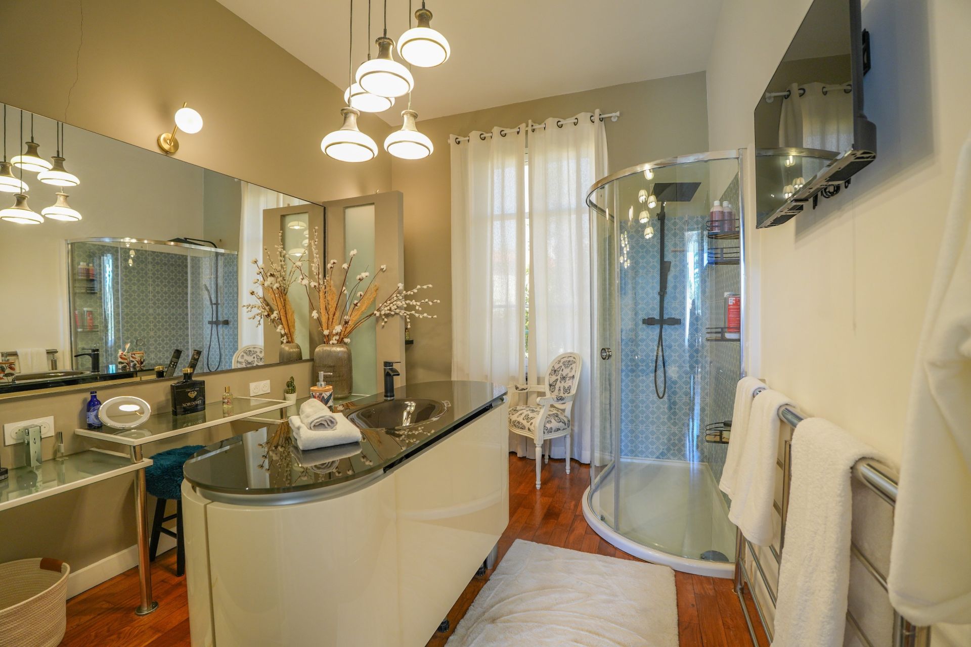 luxury villa 6 Rooms for sale on LE CANNET (06110)