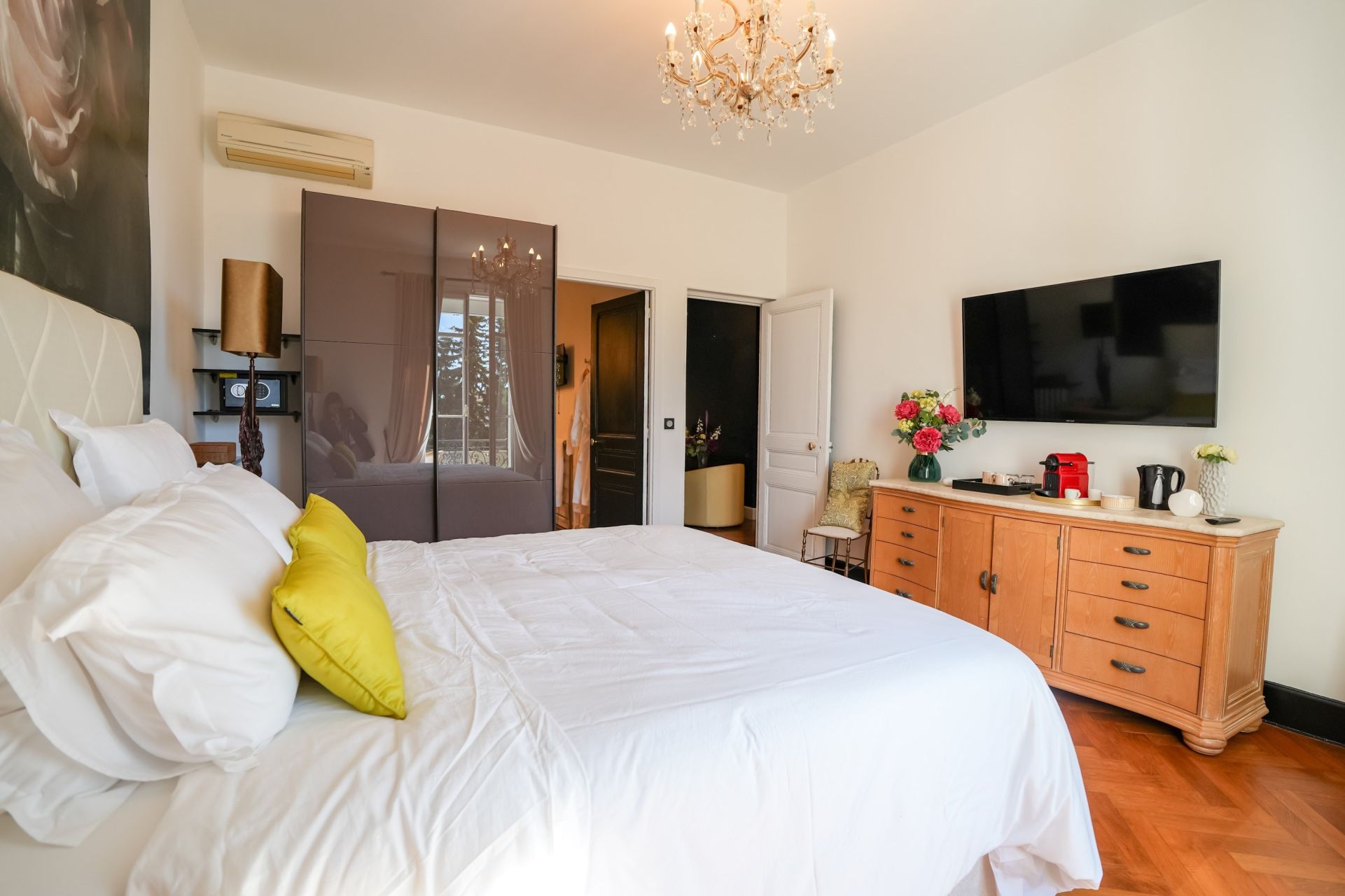 luxury villa 6 Rooms for sale on LE CANNET (06110)