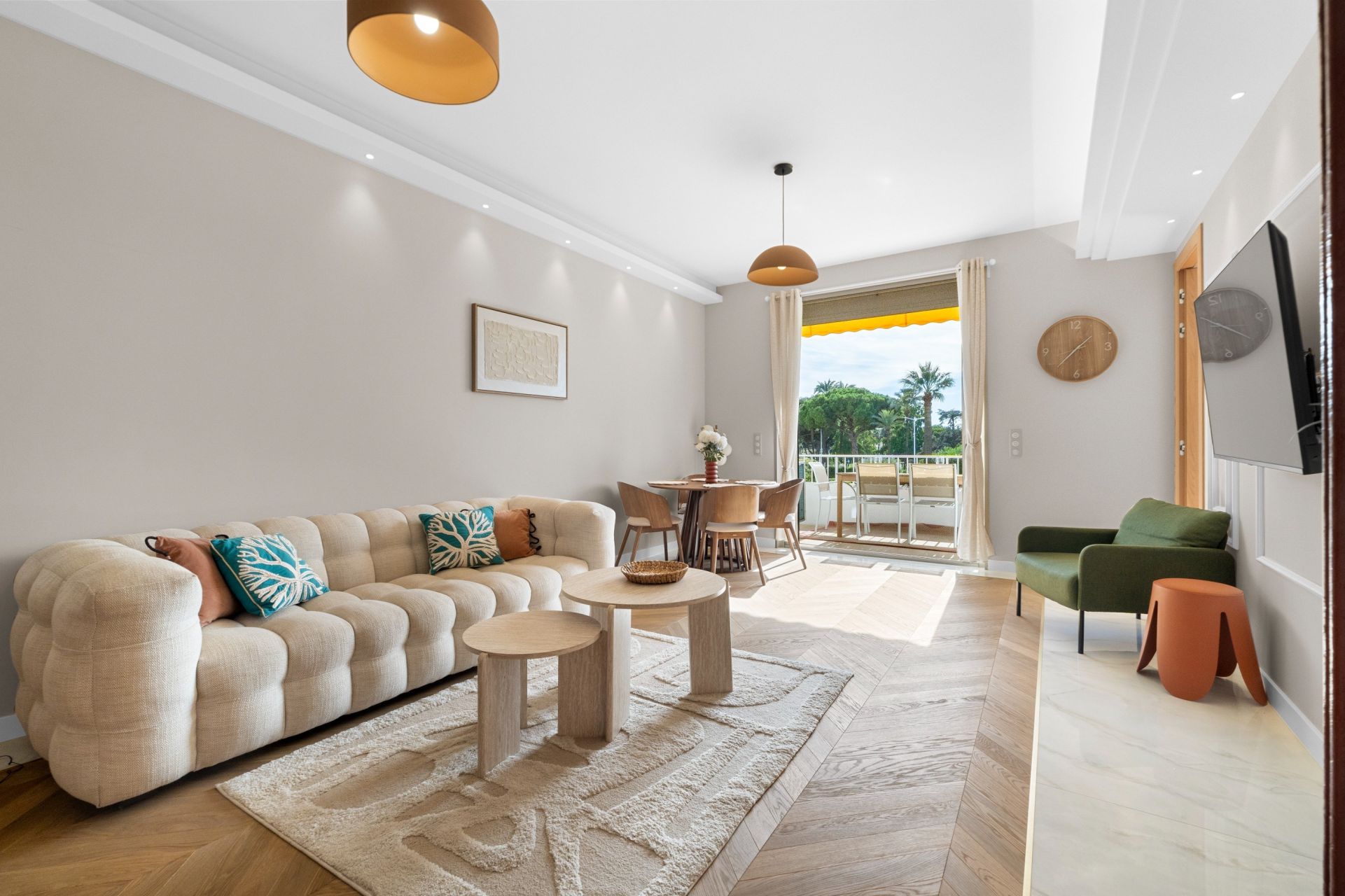 luxury apartment 3 Rooms for sale on CANNES (06400)