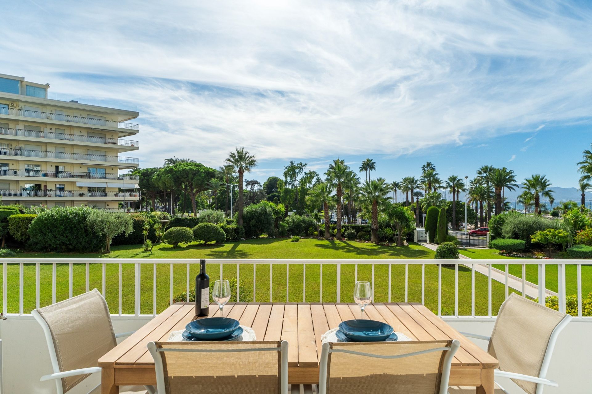 luxury apartment 3 Rooms for sale on CANNES (06400)