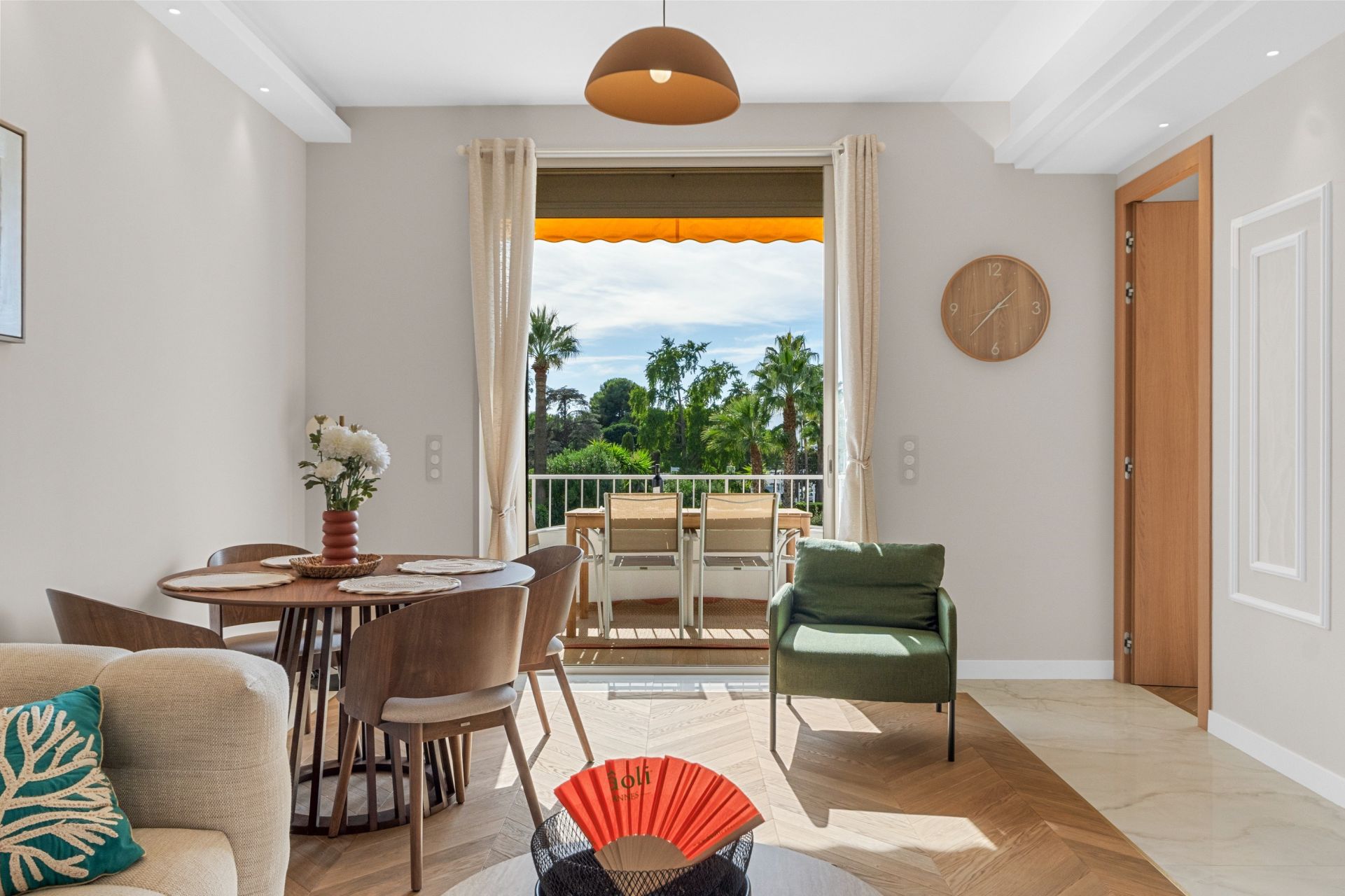 luxury apartment 3 Rooms for sale on CANNES (06400)