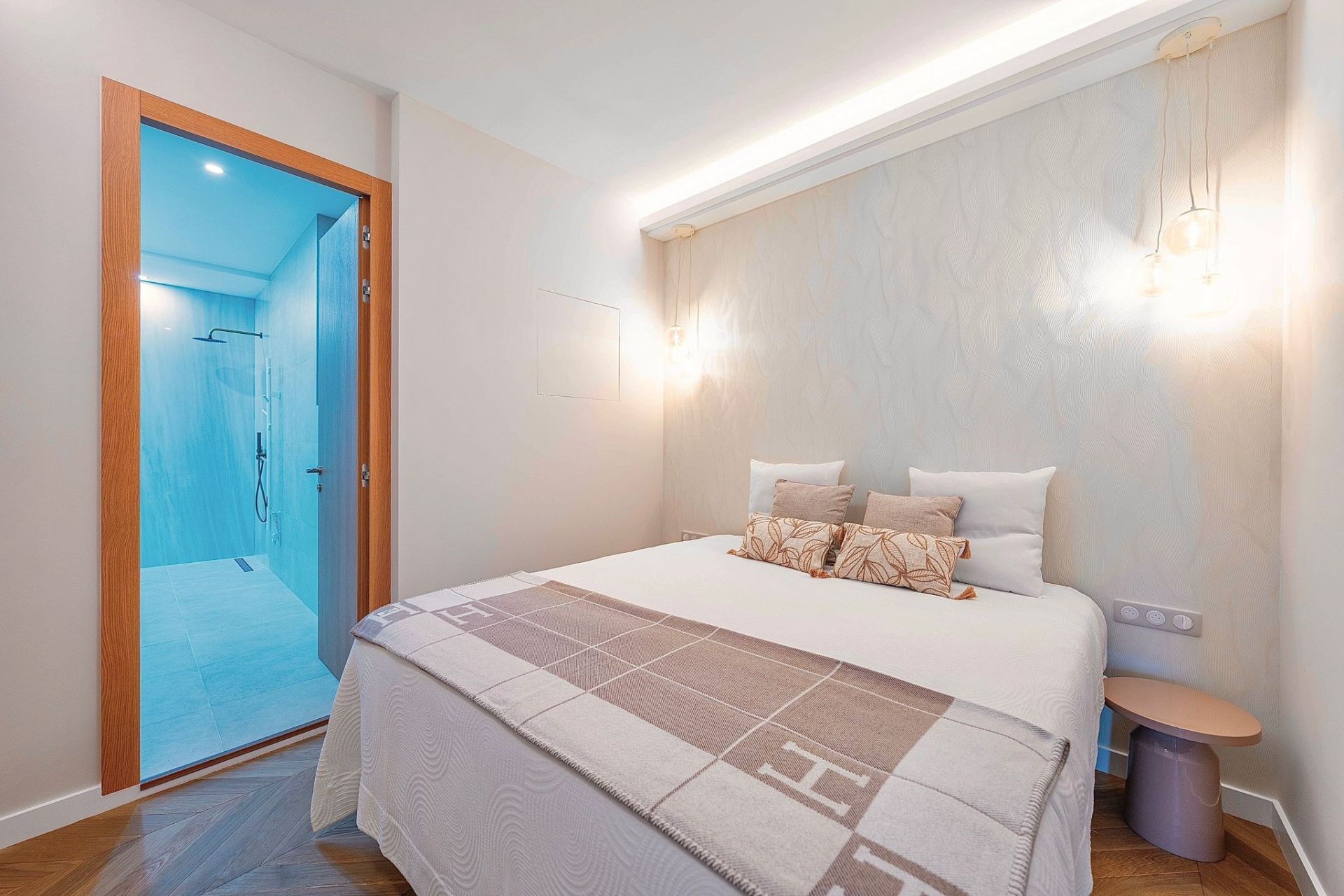 luxury apartment 3 Rooms for sale on CANNES (06400)