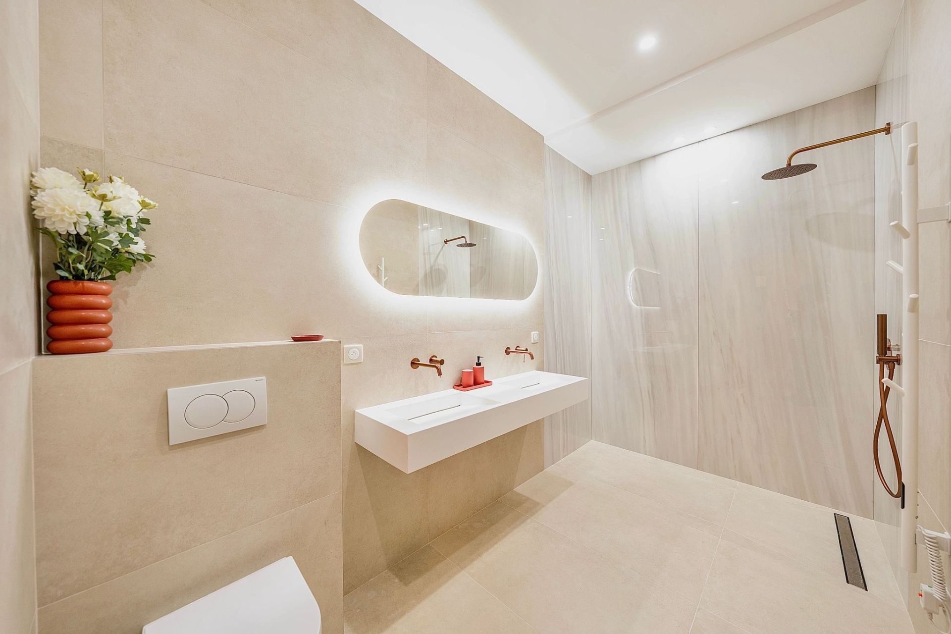 luxury apartment 3 Rooms for sale on CANNES (06400)