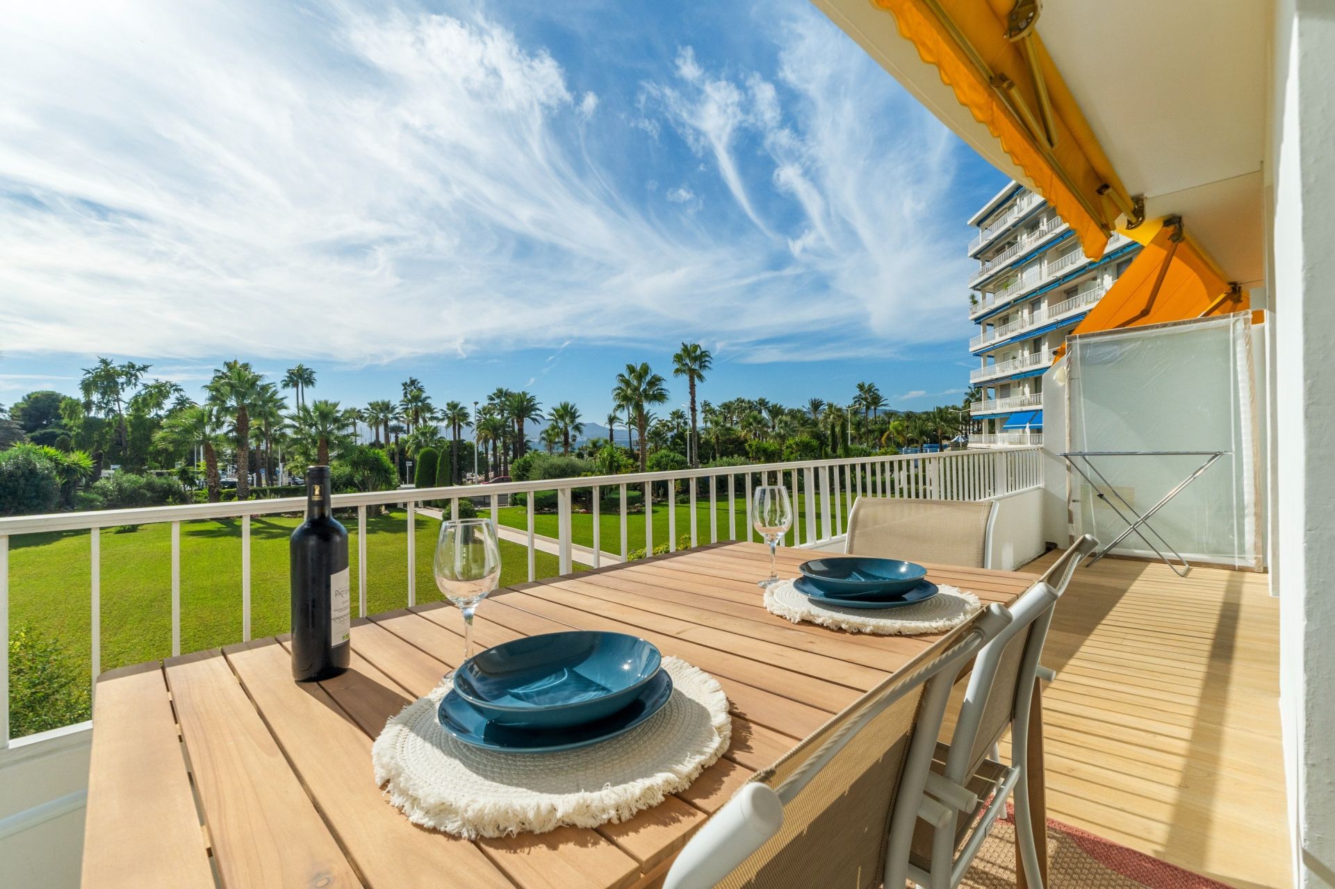 luxury apartment 3 Rooms for sale on CANNES (06400)