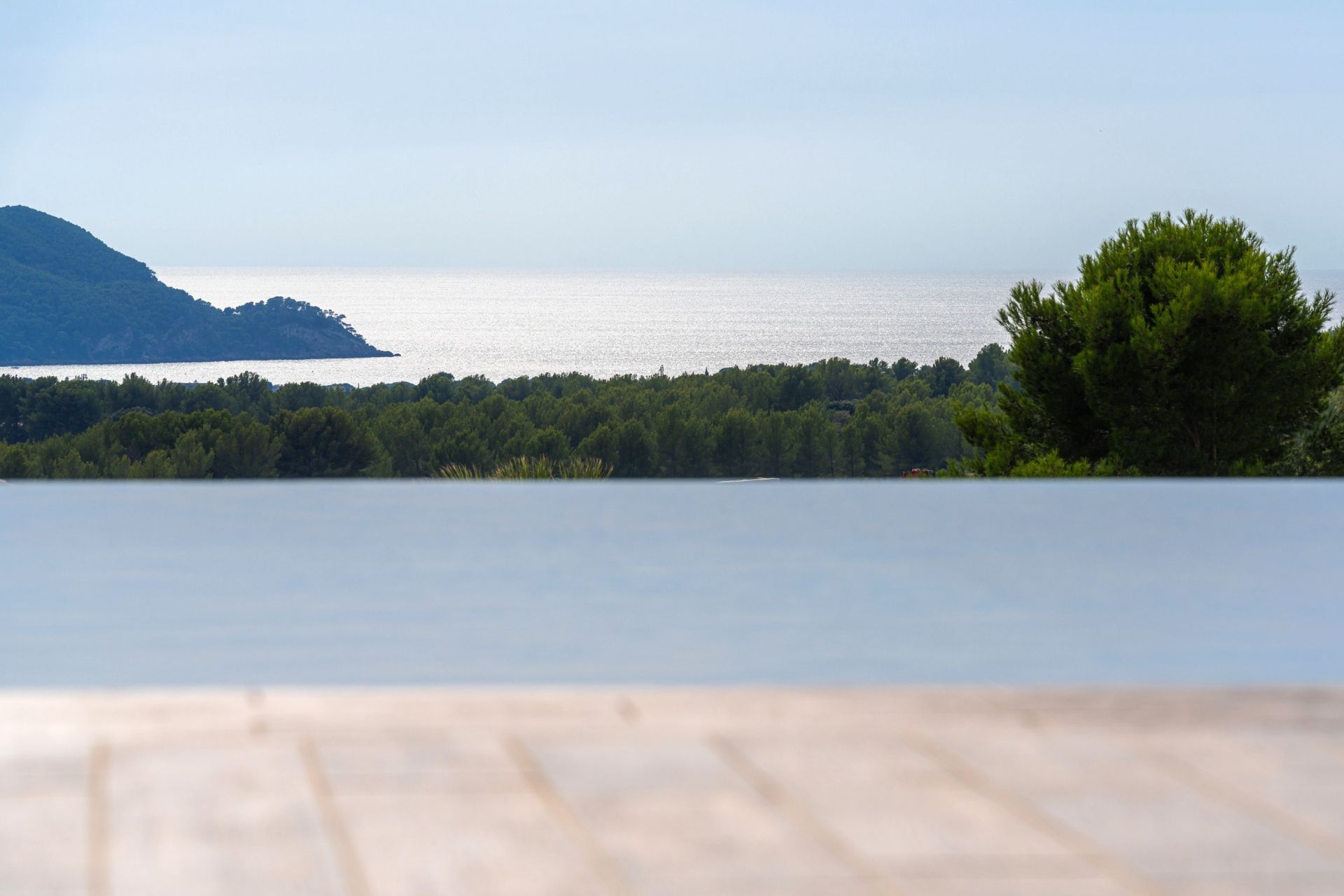 luxury house 13 Rooms for sale on LA CADIERE D AZUR (83740)