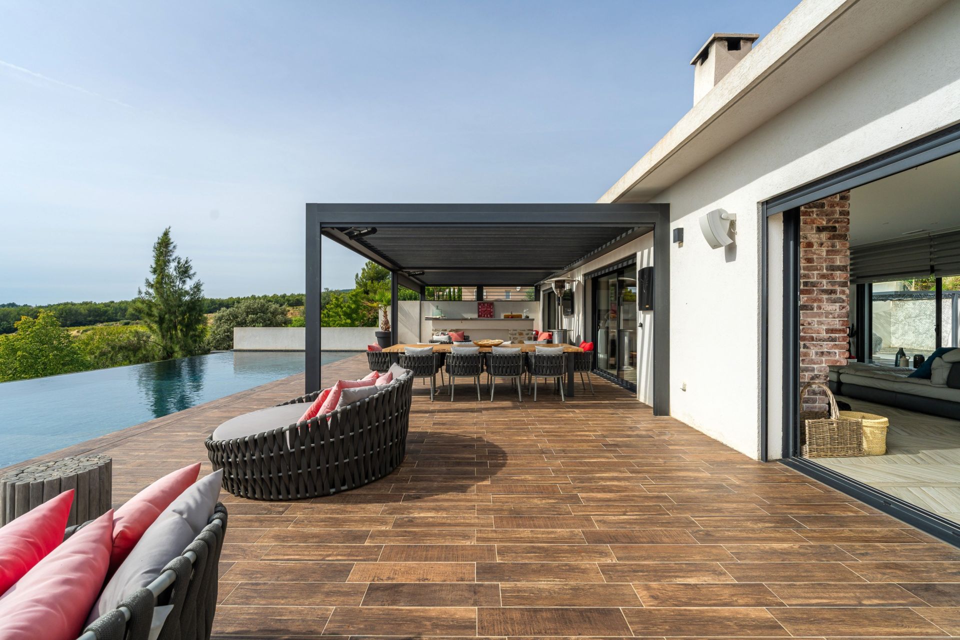 luxury house 13 Rooms for sale on LA CADIERE D AZUR (83740)