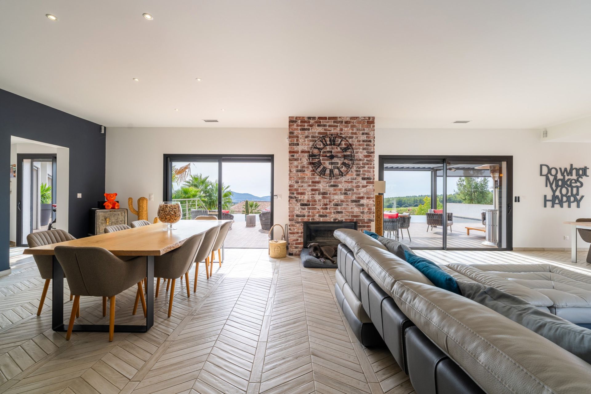 luxury house 13 Rooms for sale on LA CADIERE D AZUR (83740)