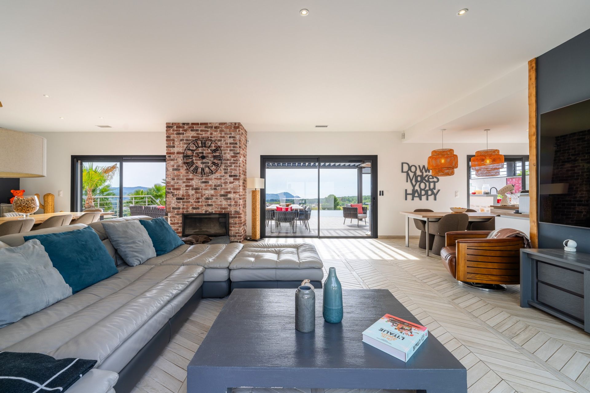 luxury house 13 Rooms for sale on LA CADIERE D AZUR (83740)