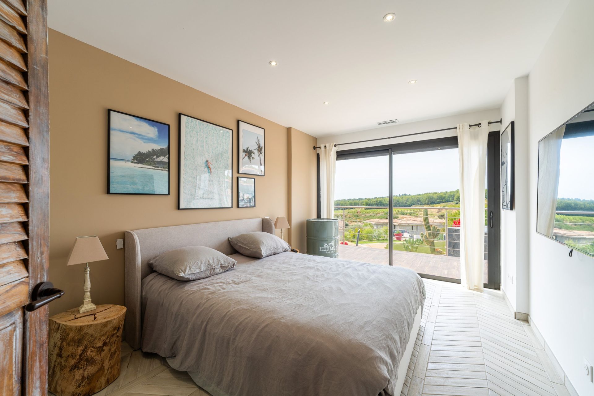 luxury house 13 Rooms for sale on LA CADIERE D AZUR (83740)