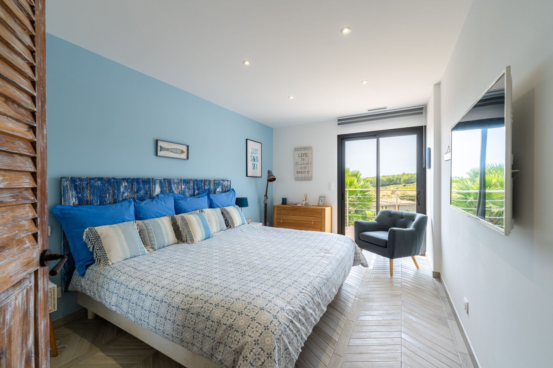 luxury house 13 Rooms for sale on LA CADIERE D AZUR (83740)