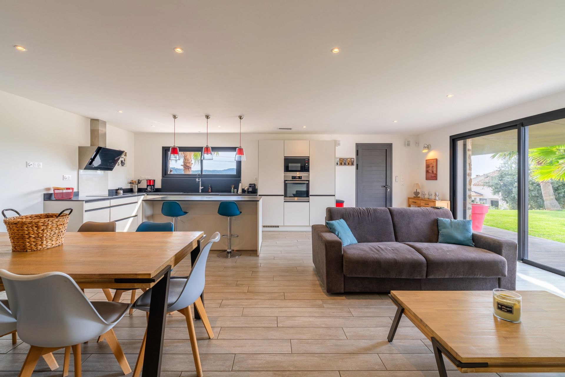 luxury house 13 Rooms for sale on LA CADIERE D AZUR (83740)