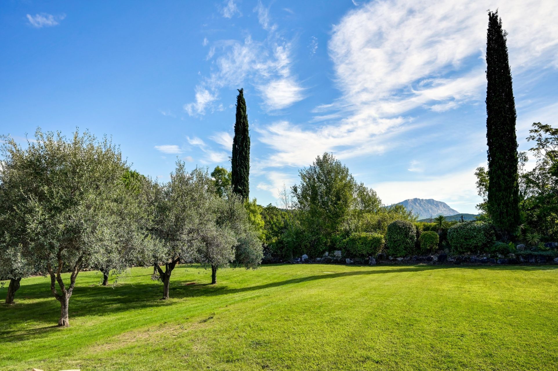 luxury house 10 Rooms for sale on AIX EN PROVENCE (13100)