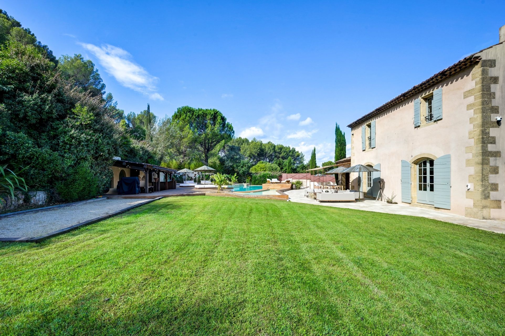 luxury house 10 Rooms for sale on AIX EN PROVENCE (13100)