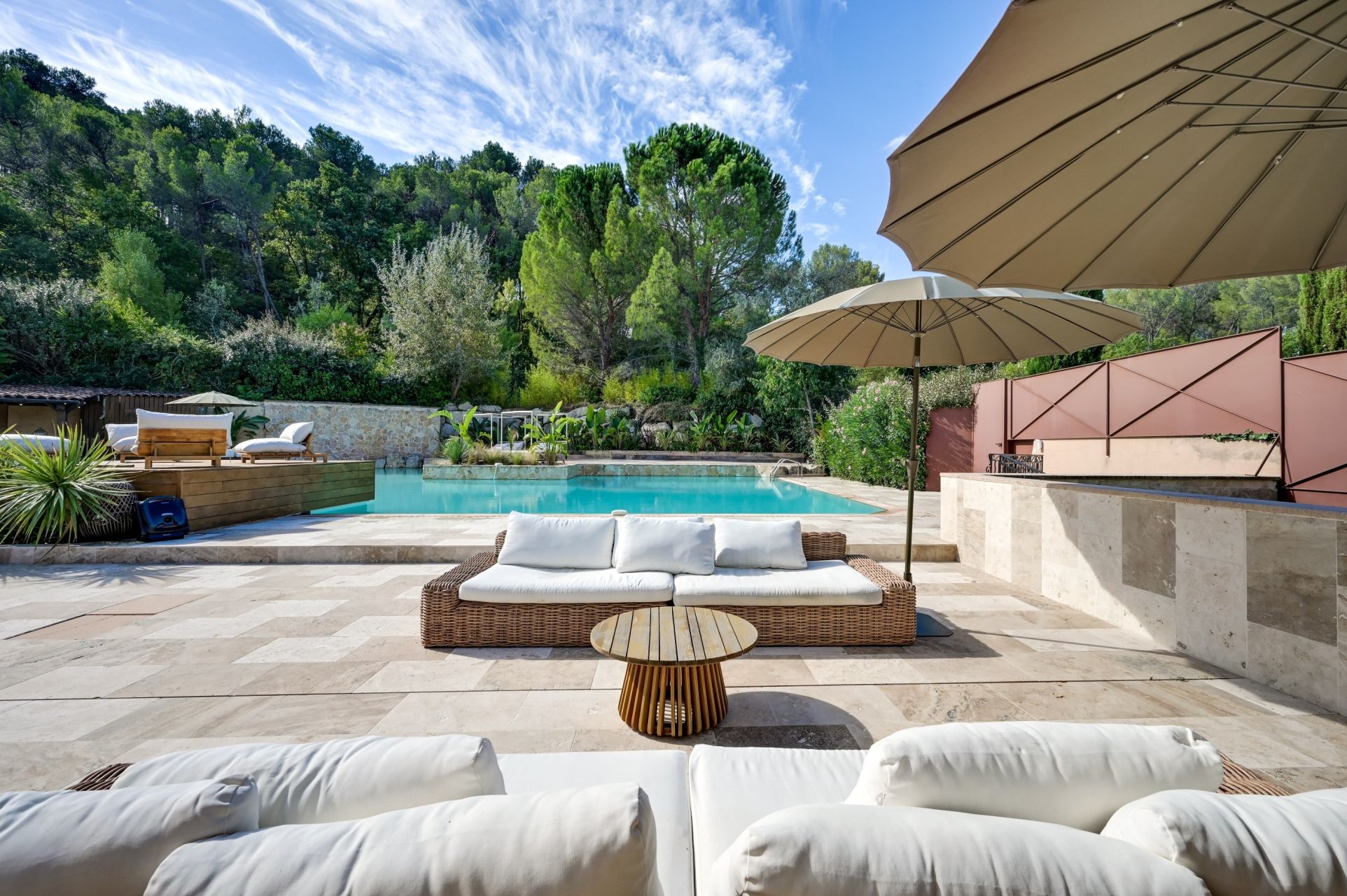 luxury house 10 Rooms for sale on AIX EN PROVENCE (13100)