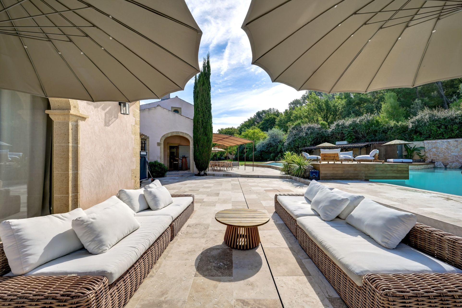 luxury house 10 Rooms for sale on AIX EN PROVENCE (13100)
