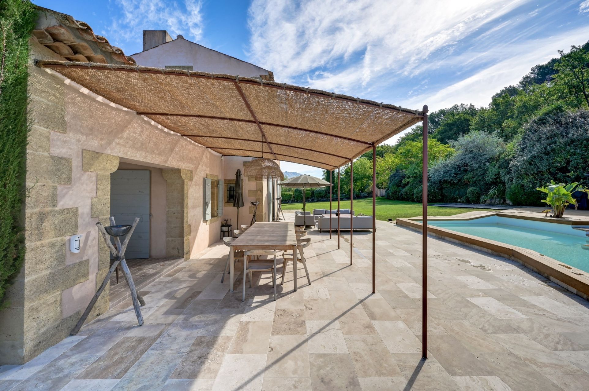 luxury house 10 Rooms for sale on AIX EN PROVENCE (13100)