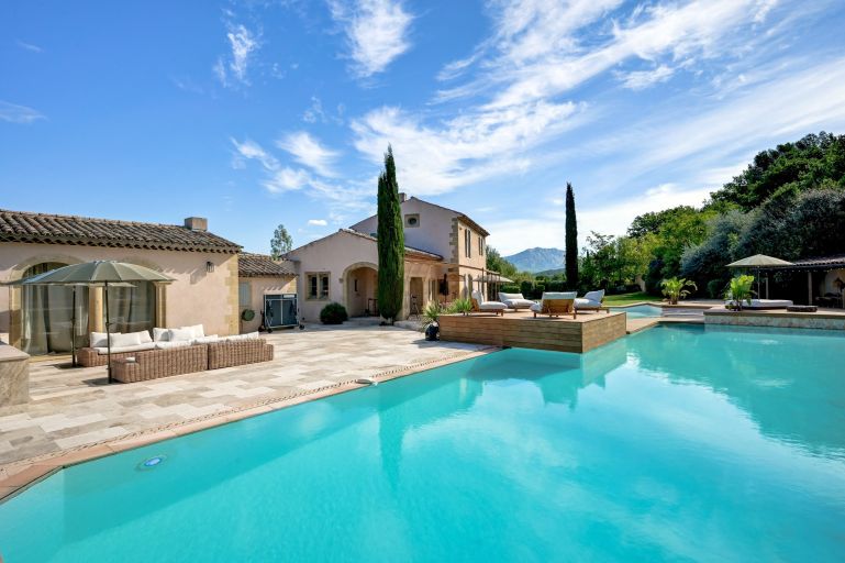 luxury house 10 Rooms for sale on AIX EN PROVENCE (13100)