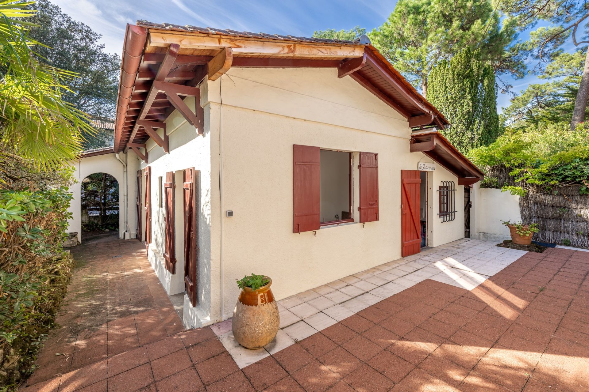 luxury house 7 Rooms for sale on PYLA SUR MER (33115)