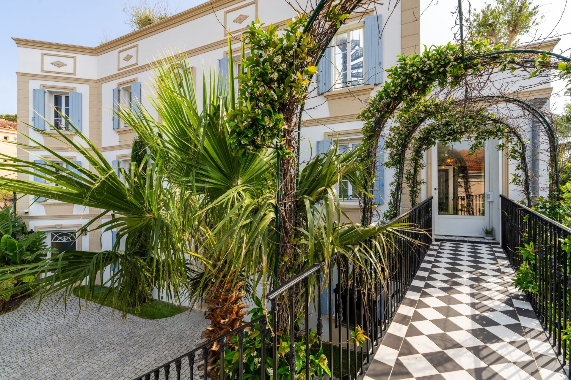 maison de luxe 15 Pièces en vente sur LE BRUSC (83140)
