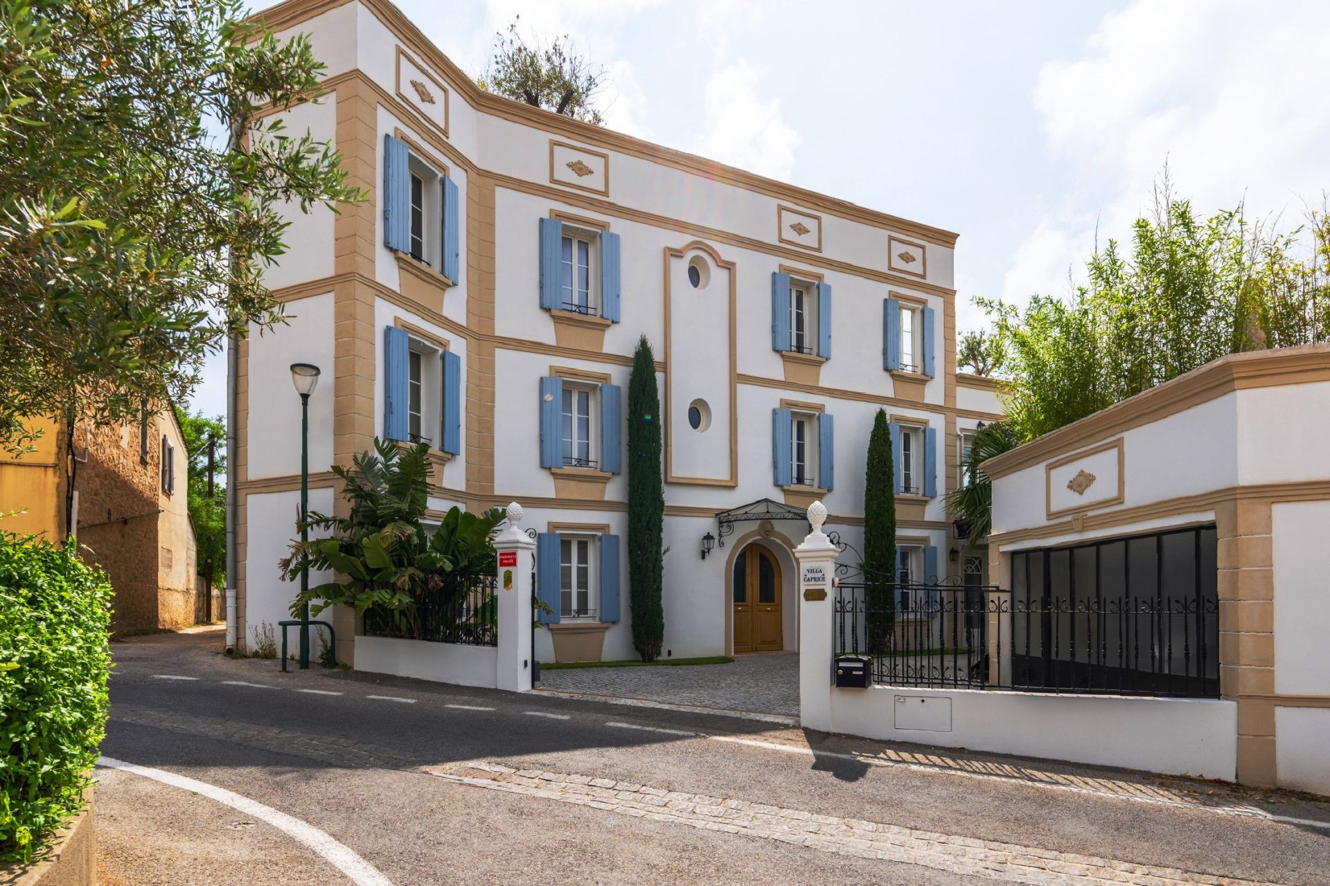 maison de luxe 15 Pièces en vente sur LE BRUSC (83140)