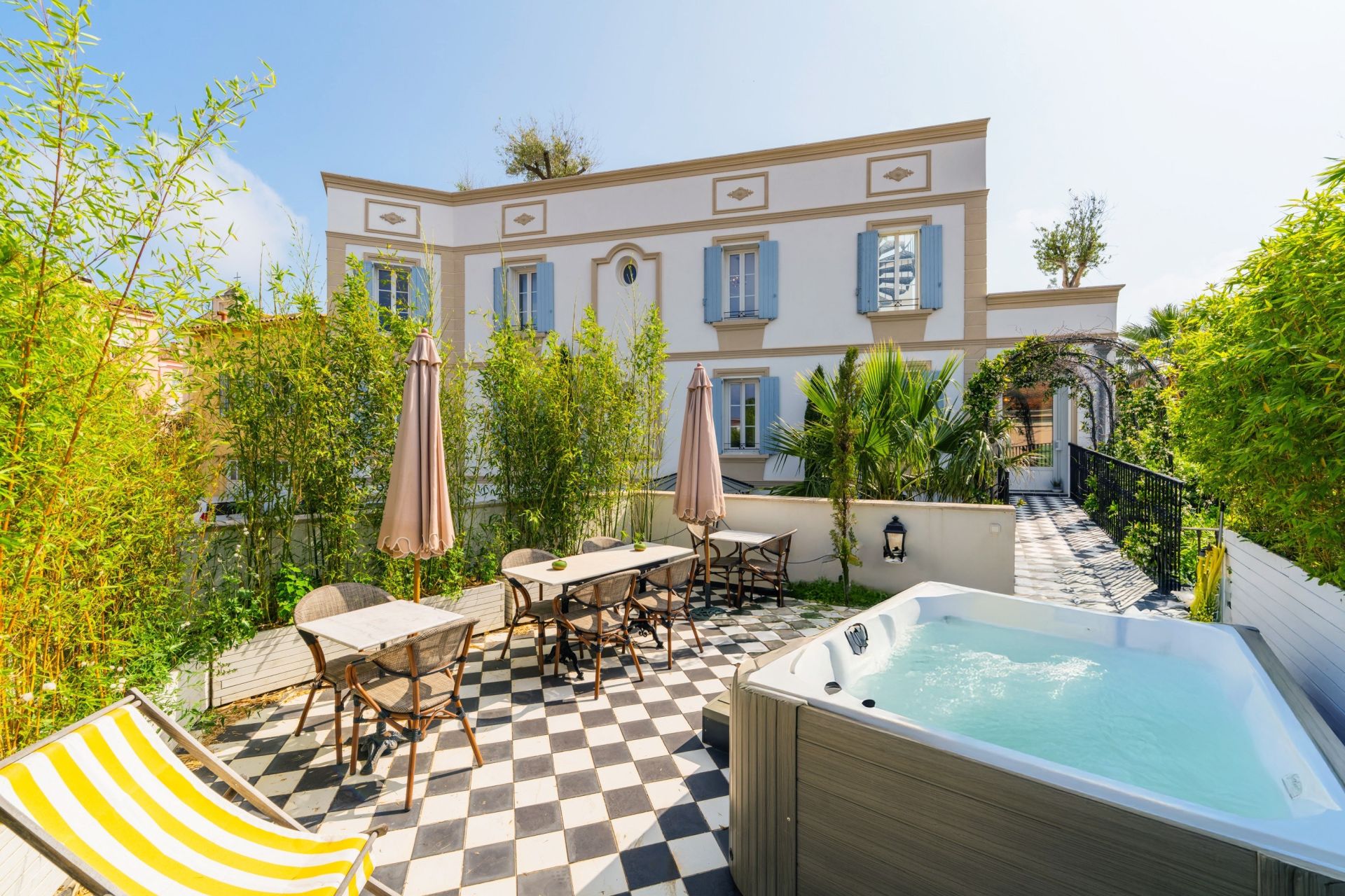 maison de luxe 15 Pièces en vente sur LE BRUSC (83140)