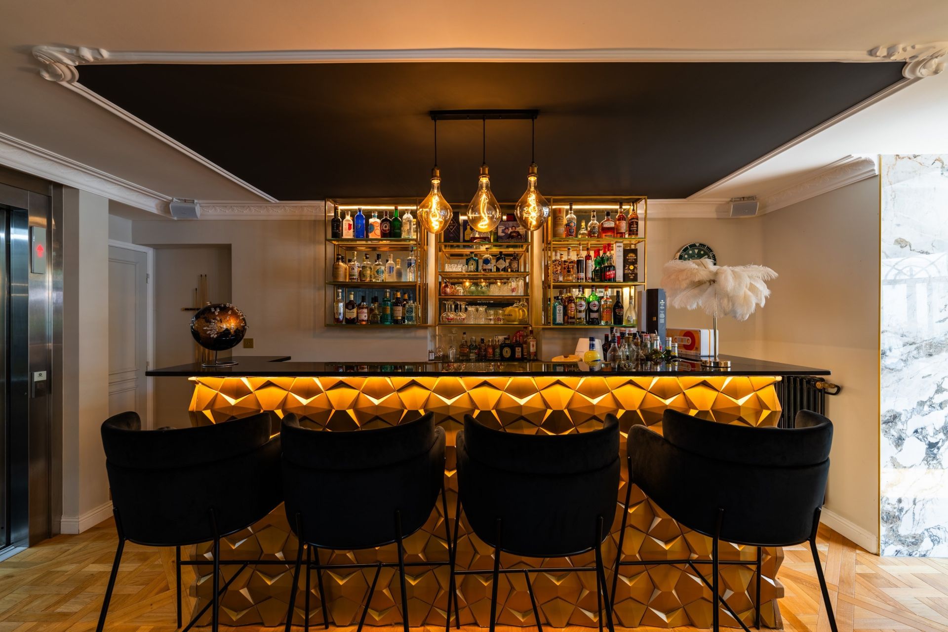 luxury house 15 Rooms for sale on LE BRUSC (83140)