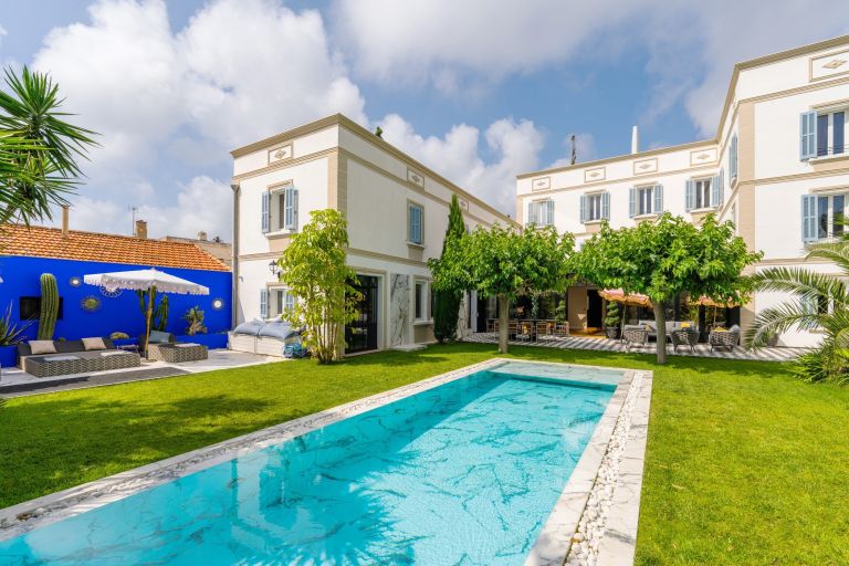 maison de luxe 15 Pièces en vente sur LE BRUSC (83140)