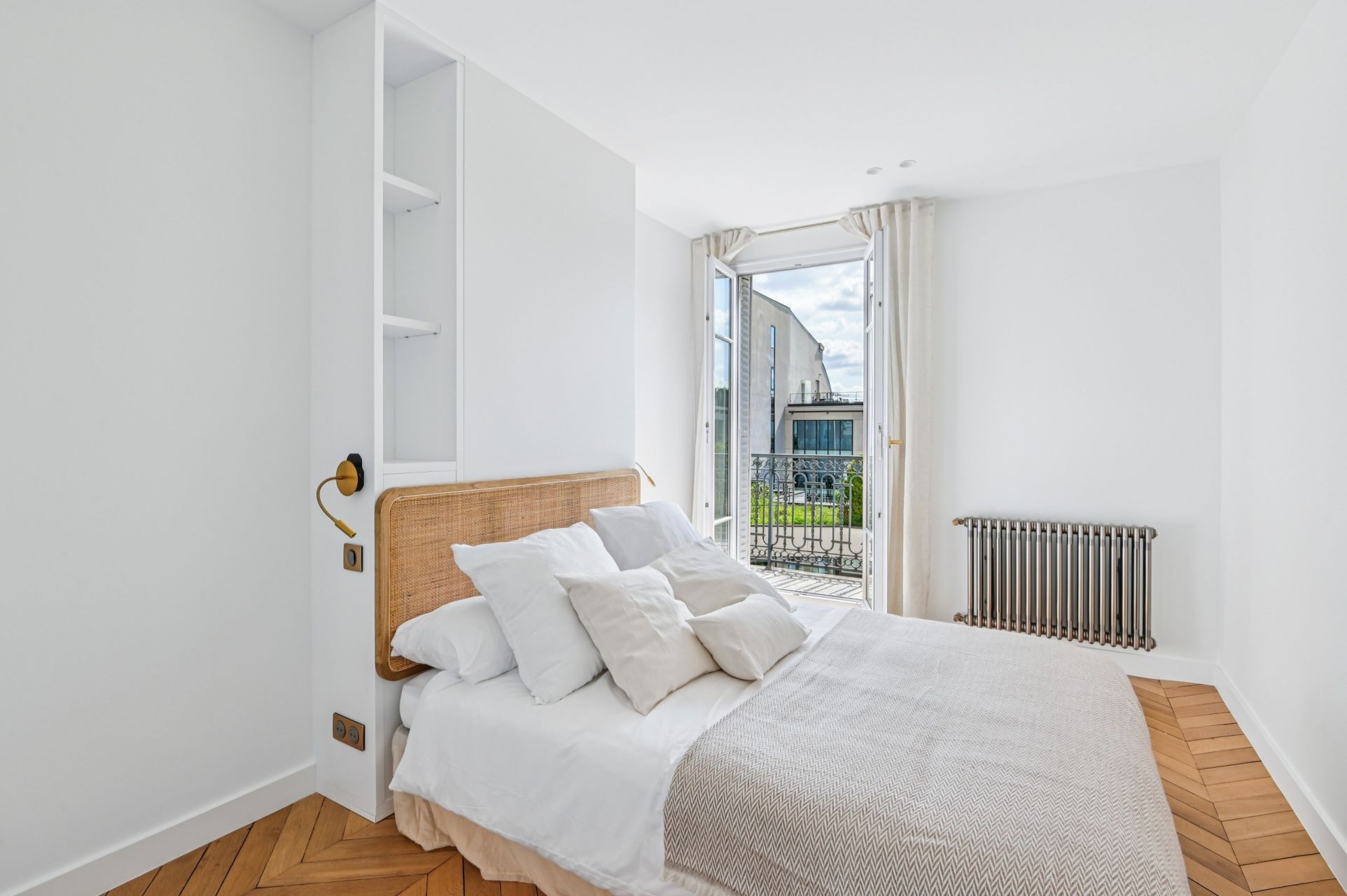 luxury apartment 5 Rooms for sale on PARIS (75016)