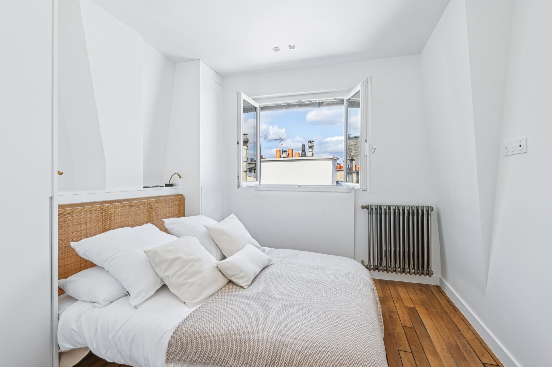 luxury apartment 5 Rooms for sale on PARIS (75016)