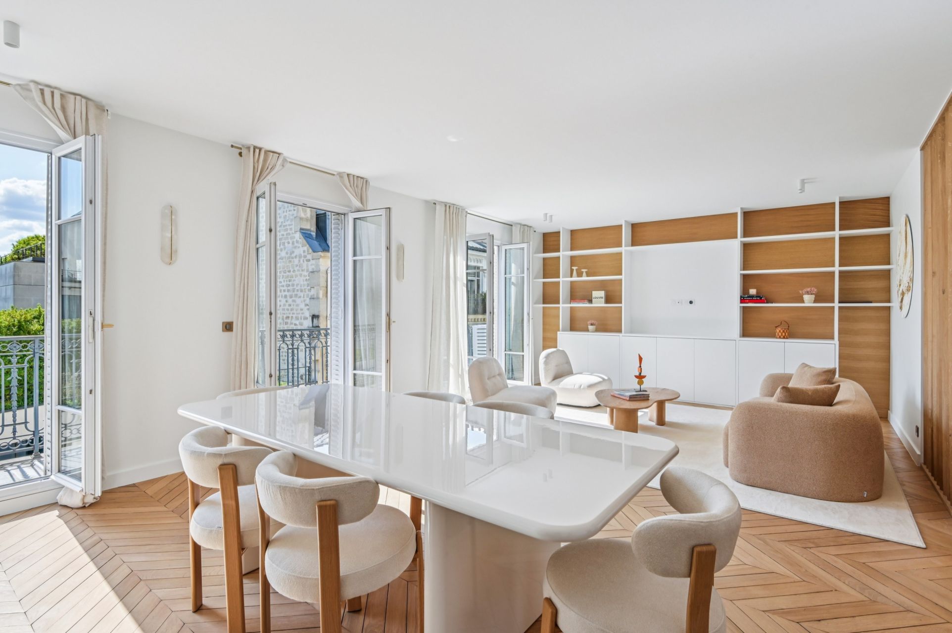 luxury apartment 5 Rooms for sale on PARIS (75016)