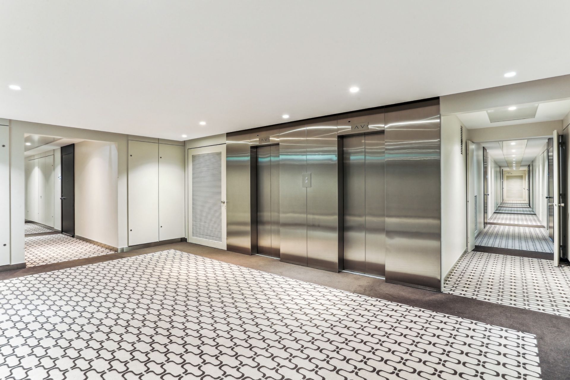 luxury apartment 2 Rooms for sale on PARIS (75116)