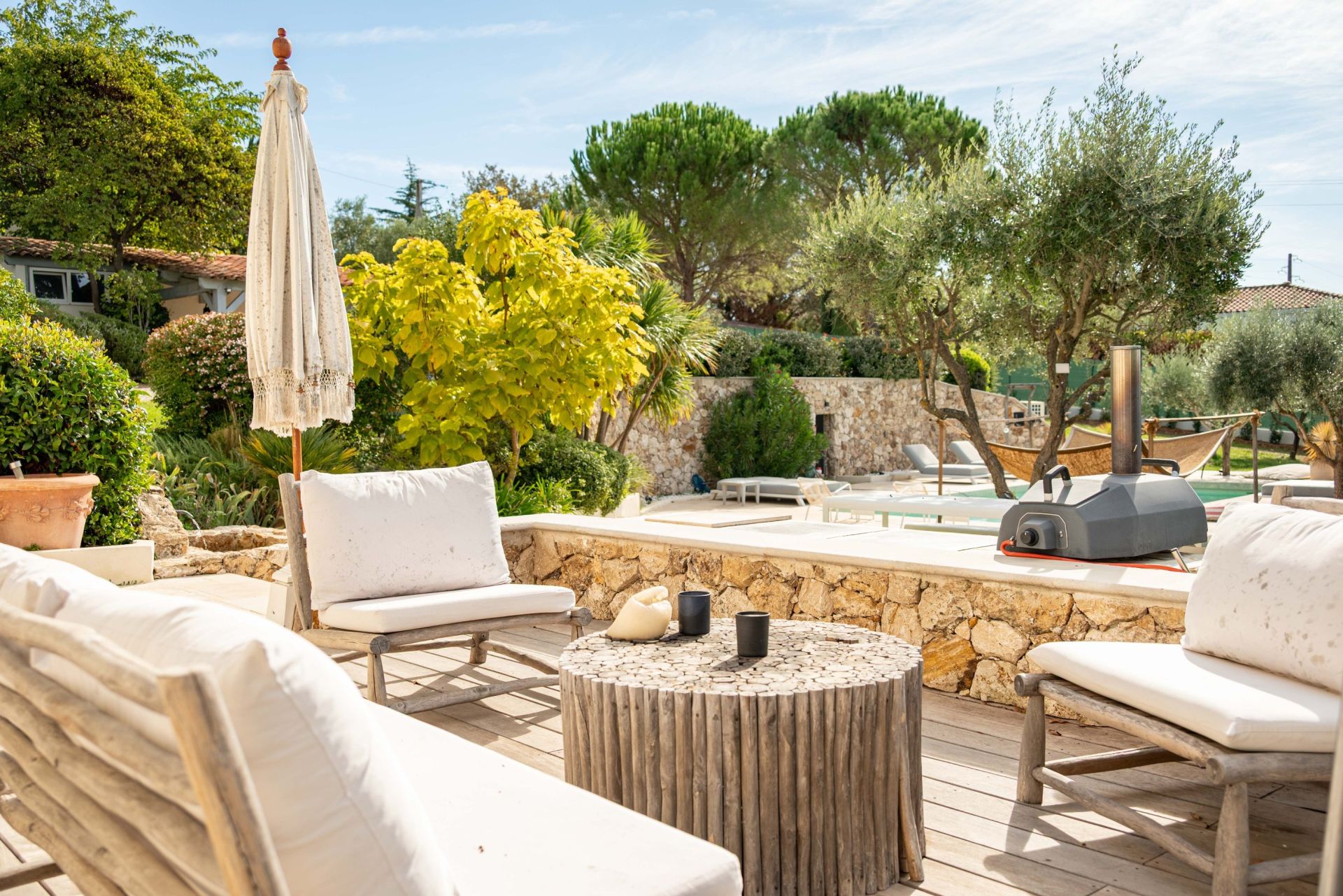 luxury house 9 Rooms for sale on AIX EN PROVENCE (13100)