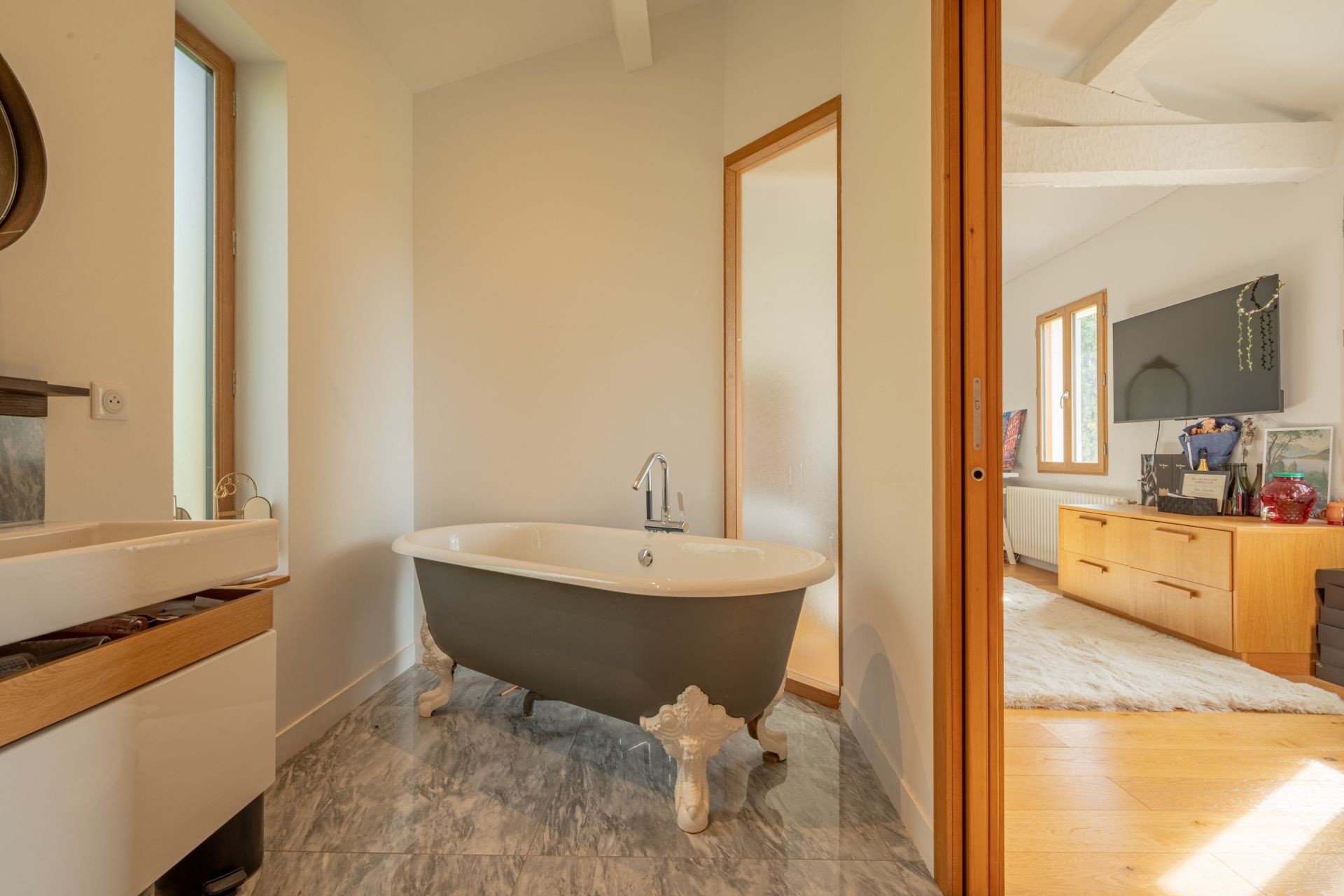 luxury house 9 Rooms for sale on AIX EN PROVENCE (13100)