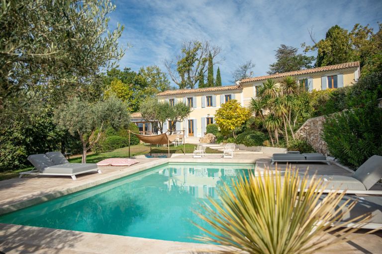 luxury house 9 Rooms for sale on AIX EN PROVENCE (13100)