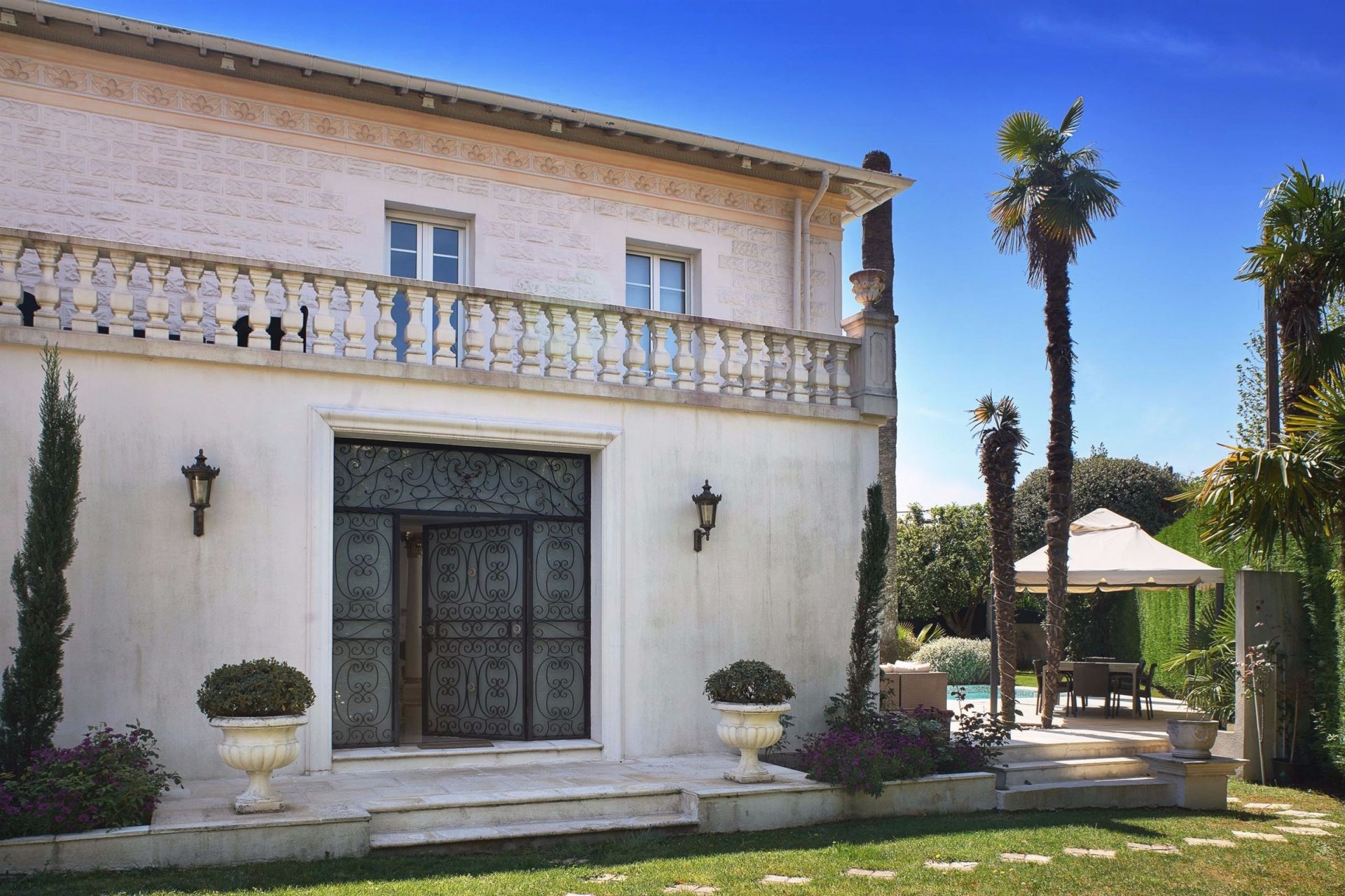 townhouse 7 Rooms for sale on CANNES (06400)