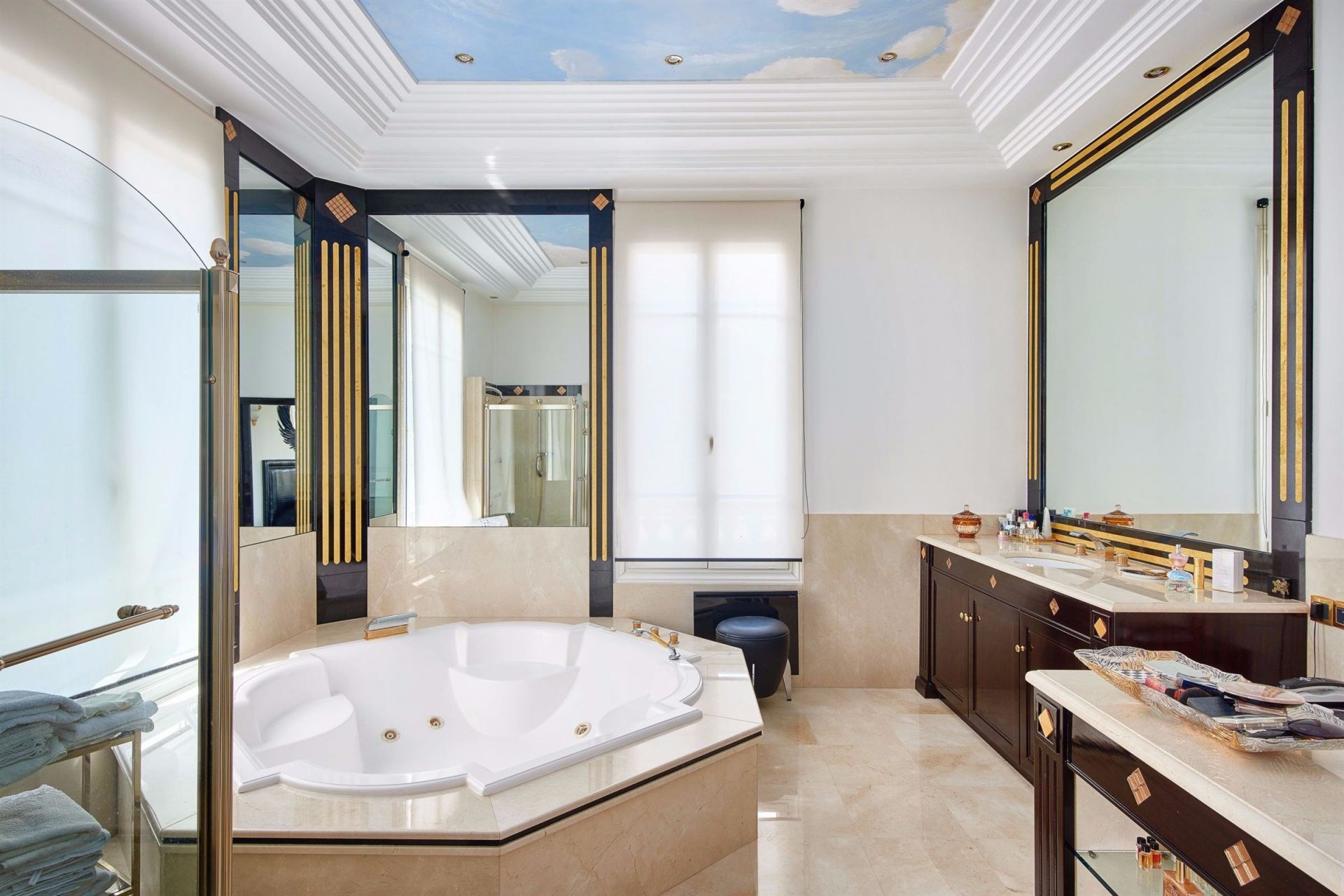 townhouse 7 Rooms for sale on CANNES (06400)